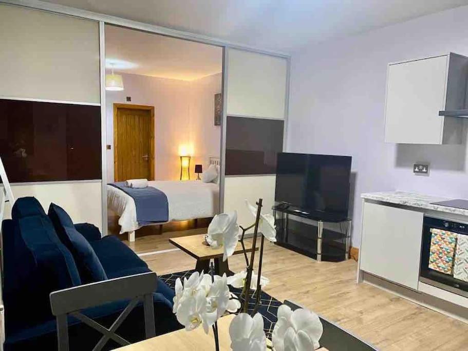 Lovely 1 Bed Studio Apartment With Free Parking 옥스퍼드 외부 사진
